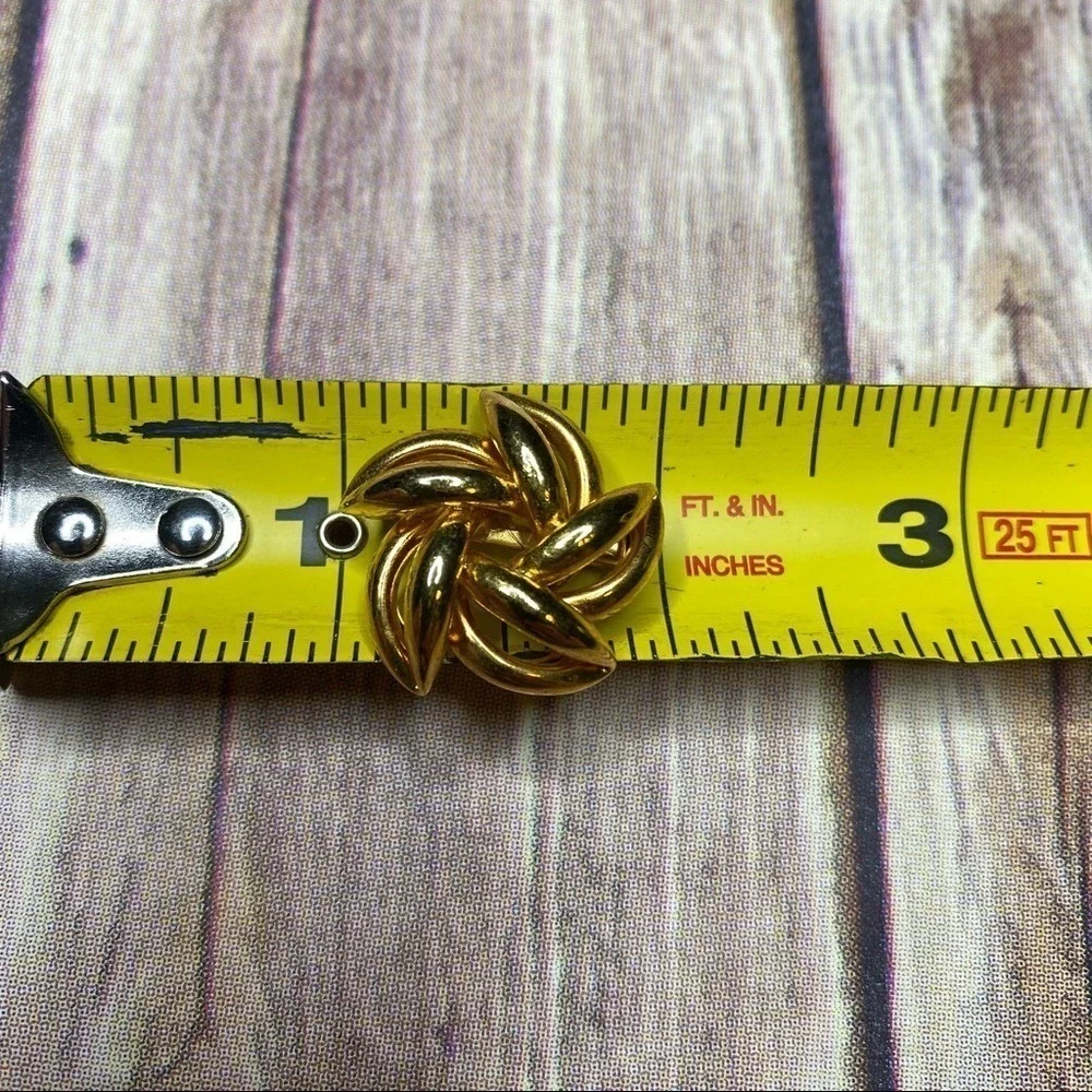 Vintage Gold Tone Pin Brooch Yellow Goldtone Costume Jewelry Classy Classic‎